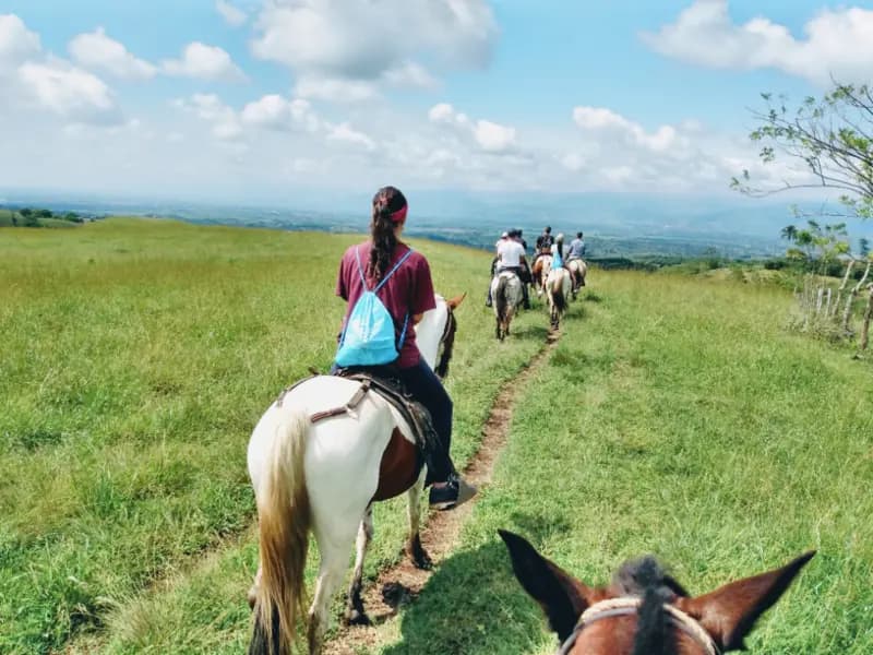 Cabalgatas guiadas en Hostería Santa Petrona - Hostería en Quito