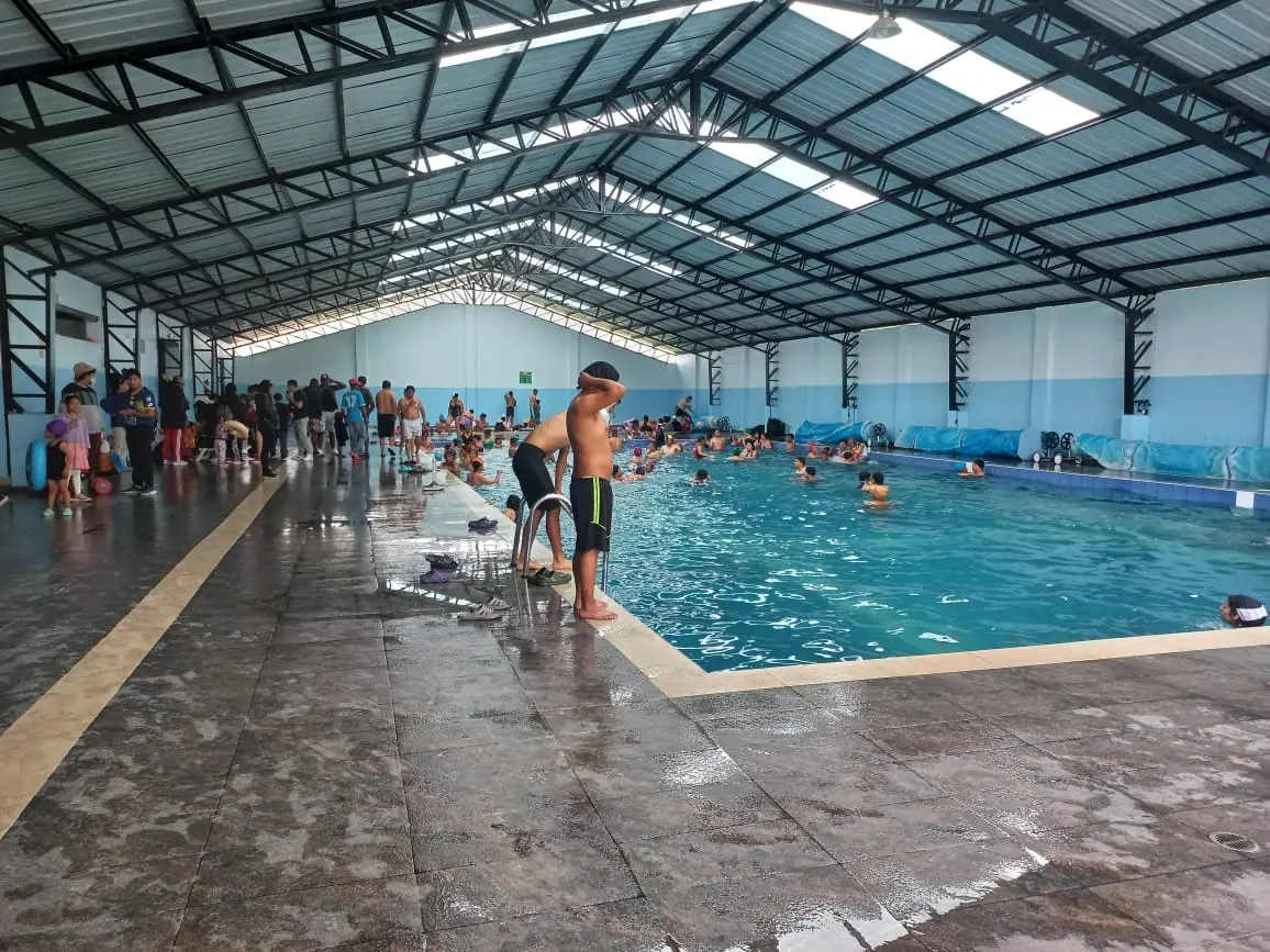 Piscina Semi Olímpica Temperada - Hostería en Quito Santa Petrona